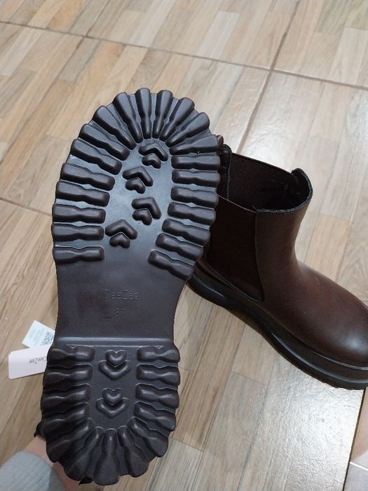 Ghete dama noi cu eticheta