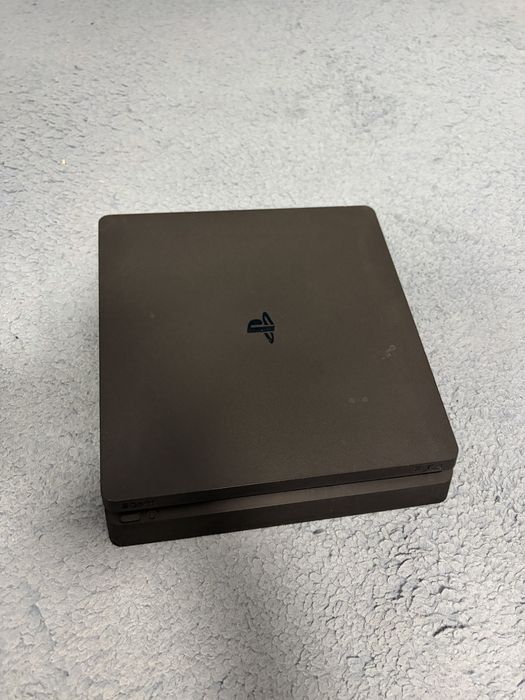 Playstation/ps4 slim 1TB