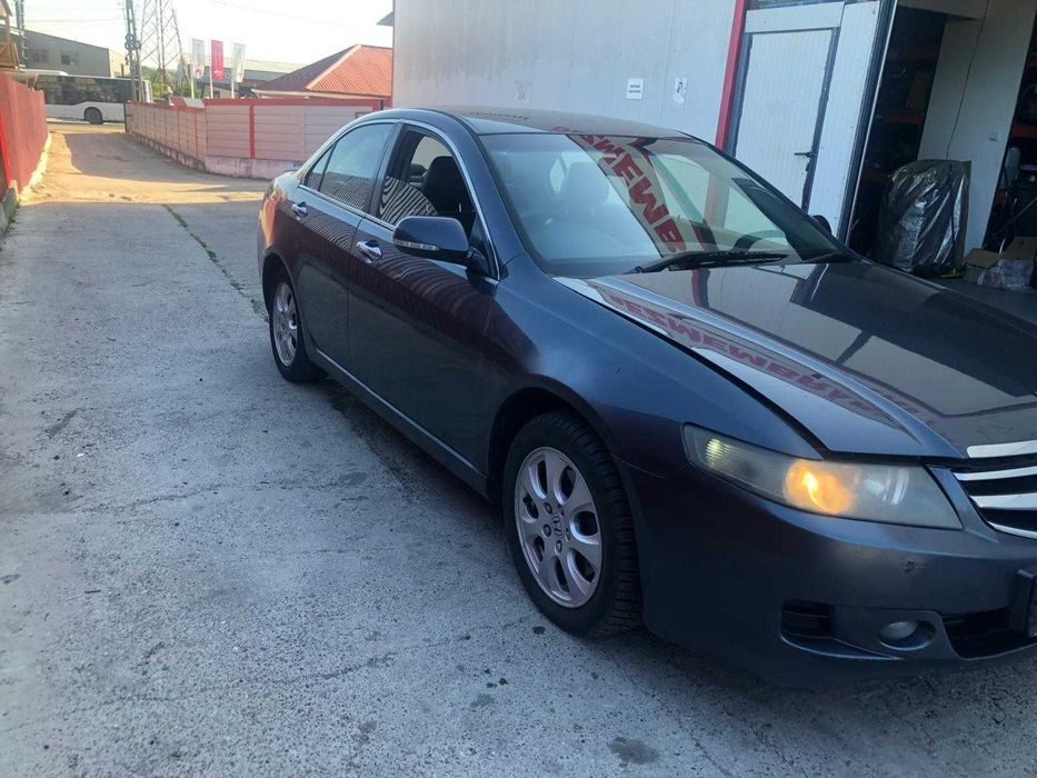 Dezmembram Honda Accord sedan 2005