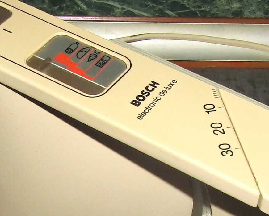 Електрическа машина за рязане на колбаси, хляб, сирена Bosch