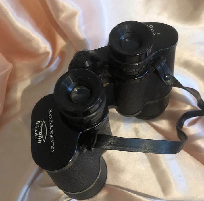 Binoclu HUNTER 10x50, în stare bună de funcționare