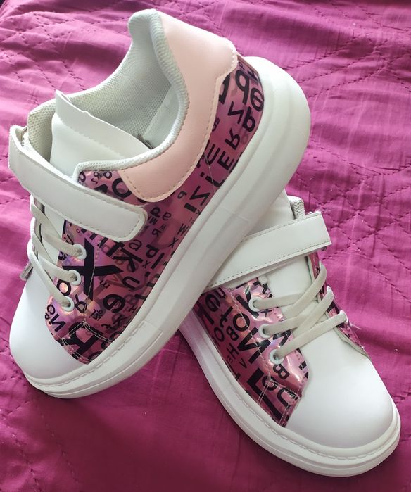 Детски изключително запазени кецове