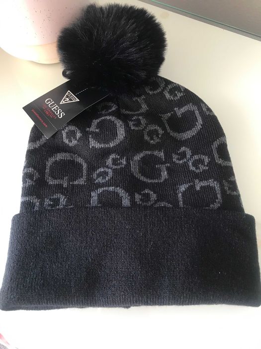 Нови оригинални шапки Guess
