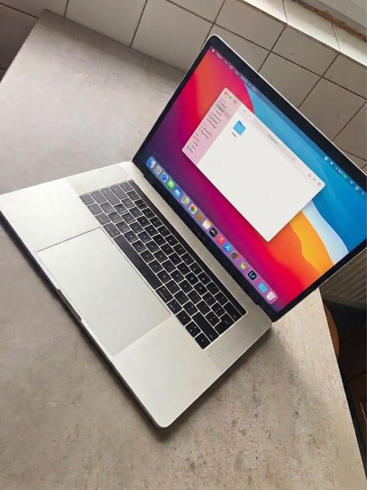 MacBook Pro 17 Touchbar