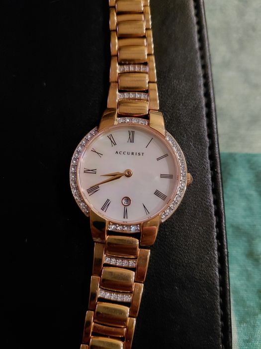 Нов ориг.дамски аналогов  часовник "Accurist signature""