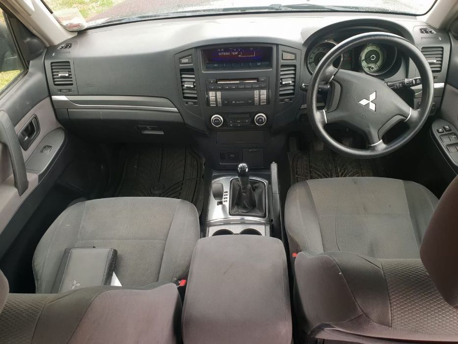 bara fata spate armatura grila capota trager calandru haion portbagaj aripa stop far stanga dreapta Mitsubishi Pajero 4 motor 3.2Di-D cod 4m41 160CP dezmembrez dezmembrari piese SHOGUN pinin