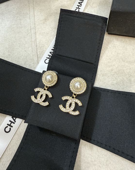 Серьги и брошь шанель с упаковкой