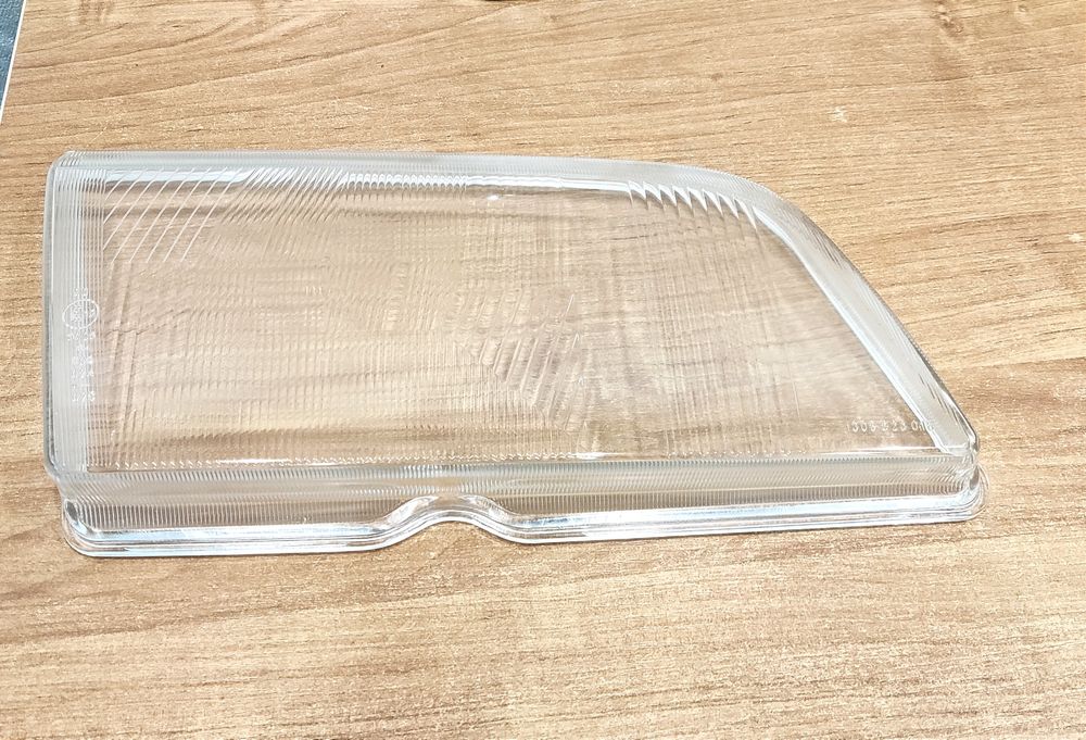 Правое стекло на Мерседес w202