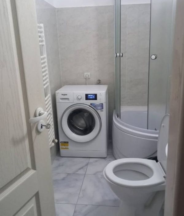 Vând  apartament  cu  două  camere  50 mp