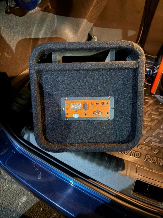 Продам саб почти новый !!