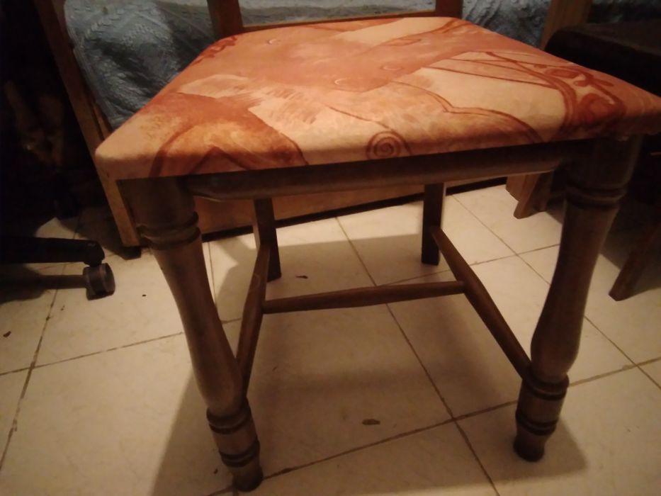 Кухненски стол ,масивен.