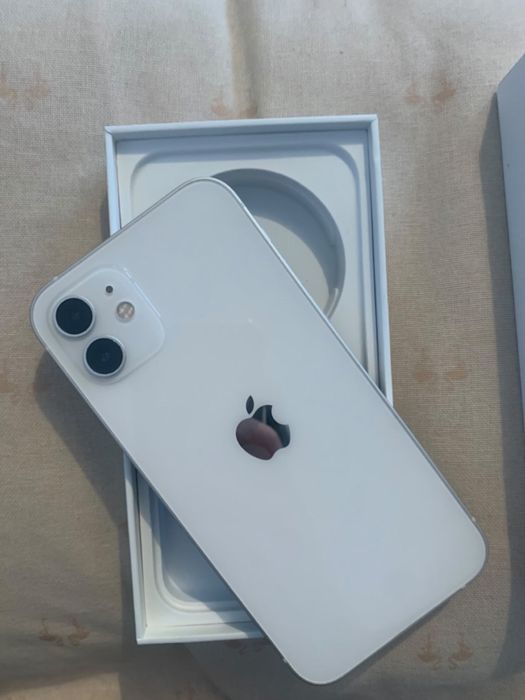 Vand iphone 12 alb
