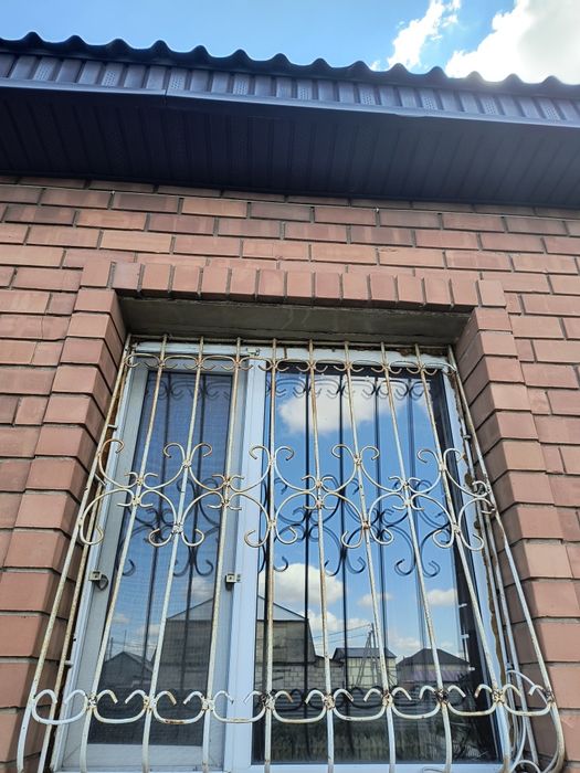 Продам решетки б/у на окна.
