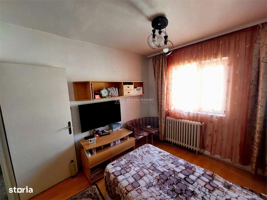 3 camere,decomandat, CENTRU - Str. Victoriei, etaj 3