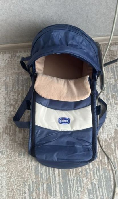 Детский стульчик для кормления ребенка