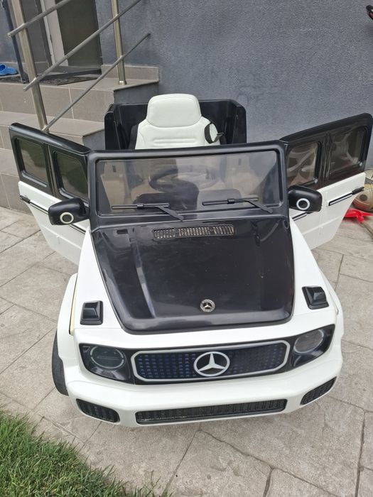 Mașinuța Mercedes Benz