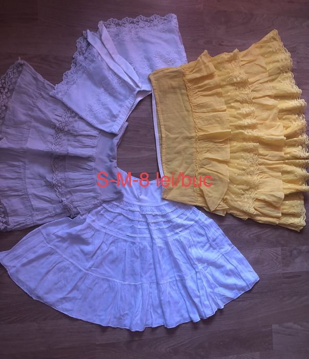 Bluza inflorata cu maneci bufante