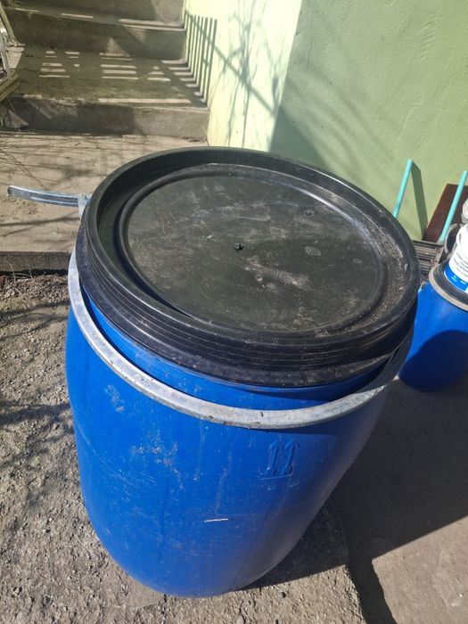 Butoi plastic cu perete gros 220L