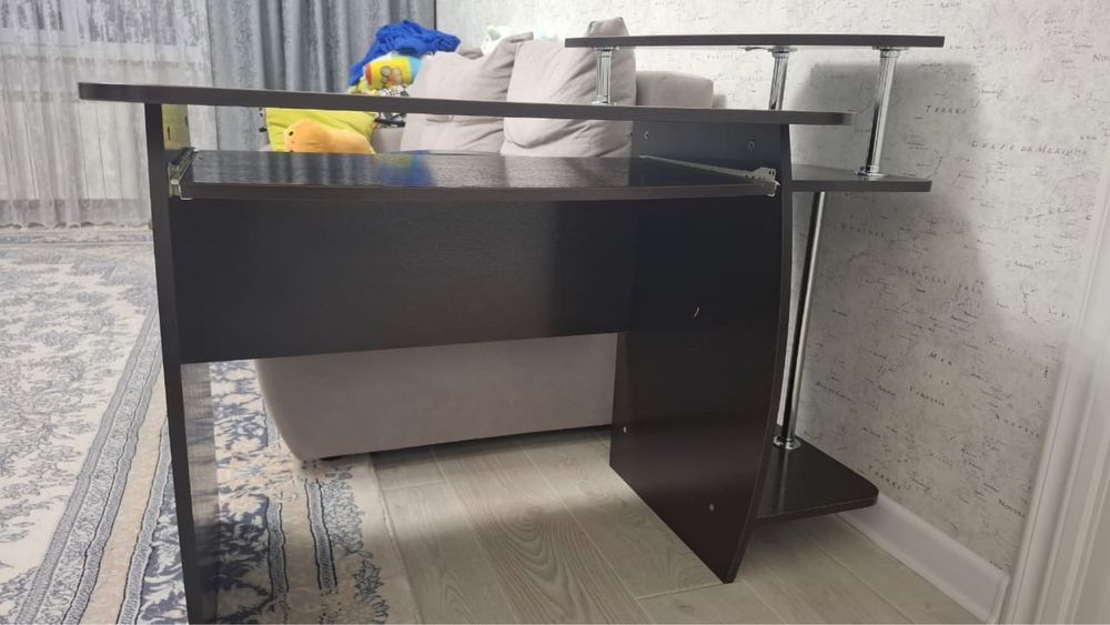 Стол компьютерный