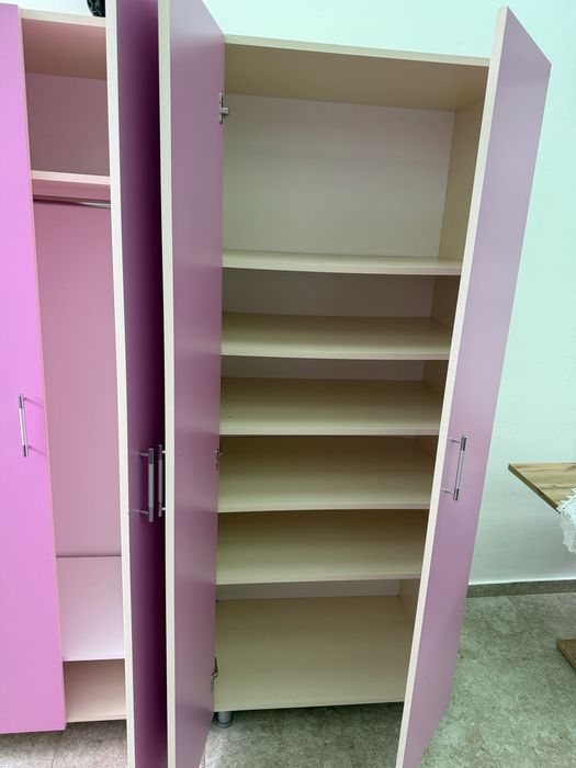 Vand dulap roz de camera, haine etc