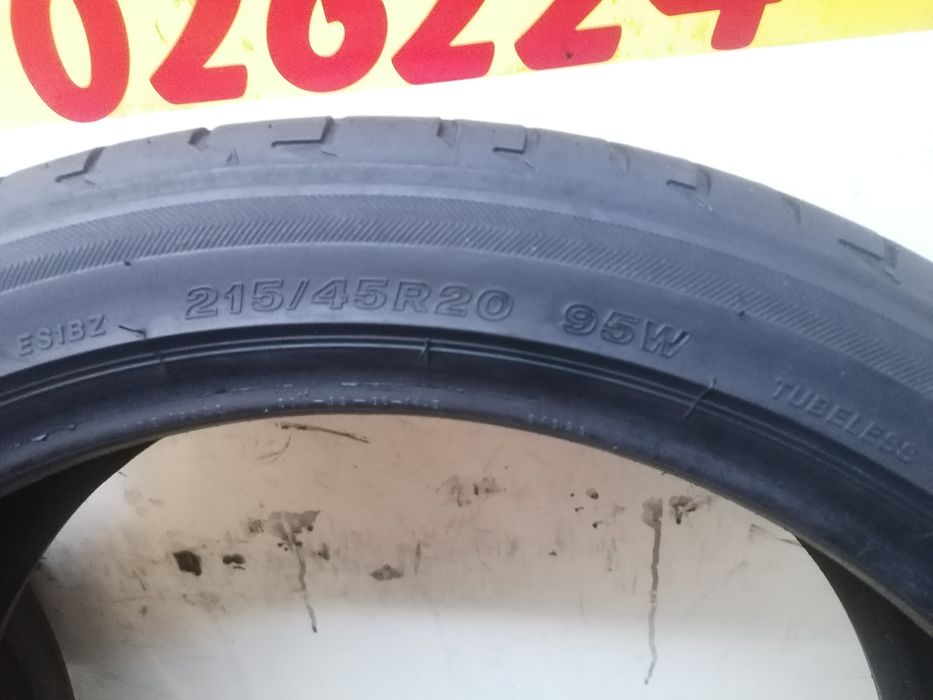 215/45/20 2*Bridgestone vara 95w dot 2217.   4,72mm