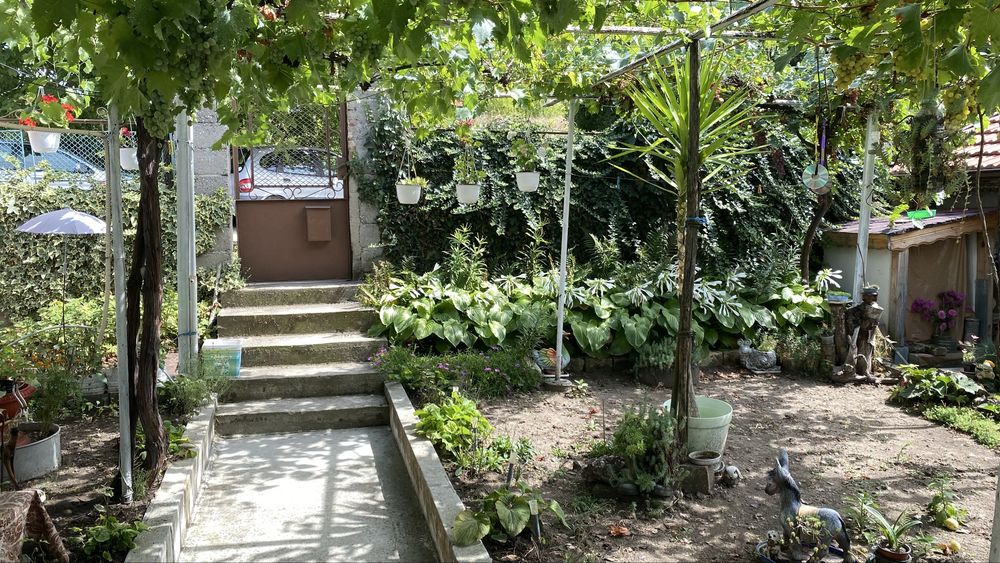 Продавам къща с. Лозево близо до гр  Шумен