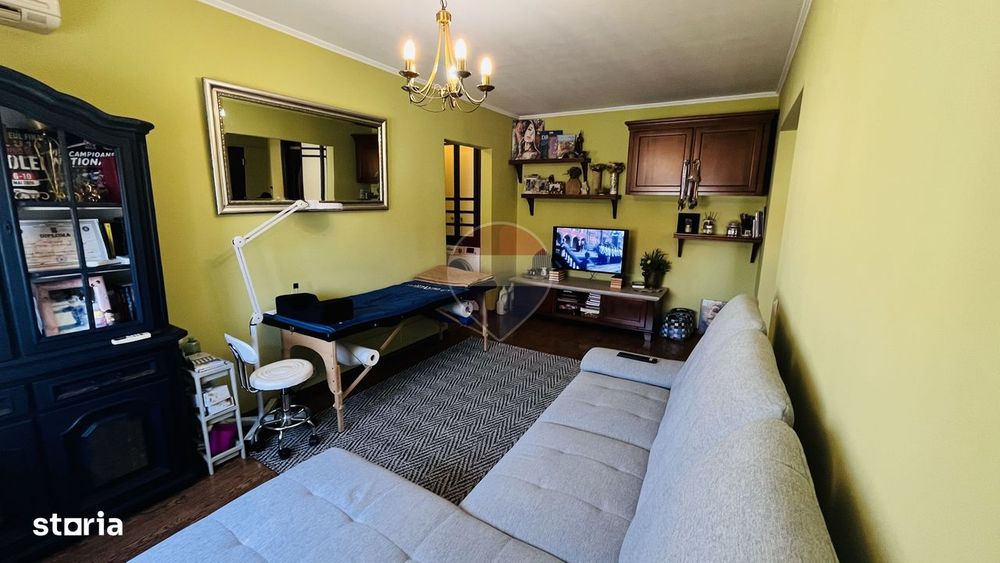 Apartament cu 3 camere de vânzare în zona Dragos Voda