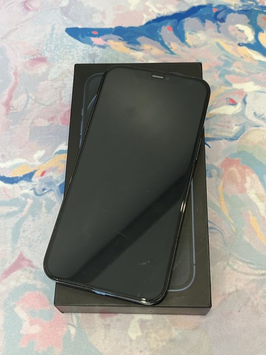 iPhone 12 Pro Max 256GB в хорошем состоянии