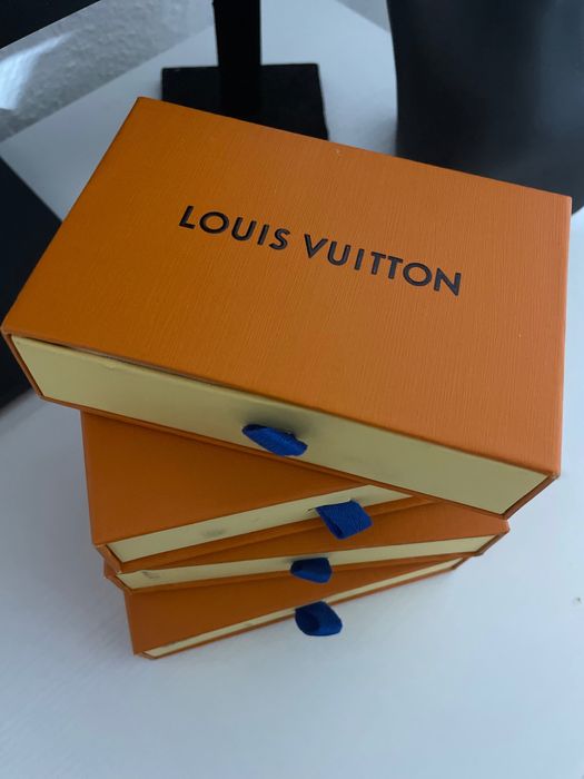 LV аксесоари чанти