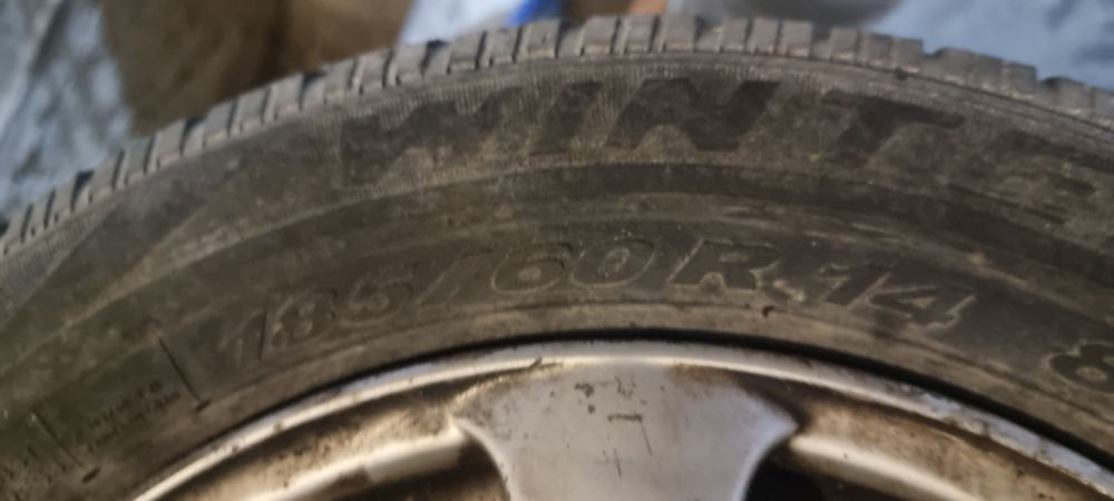 anvelope iarna 185/60/14 cu jenti aluminiu  vw golf 4