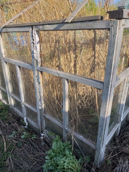 Старые оконные рамы деревянные