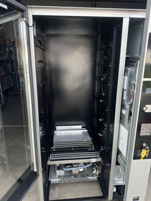 Automat vending vitrina automata snak sucuri si dulciuri