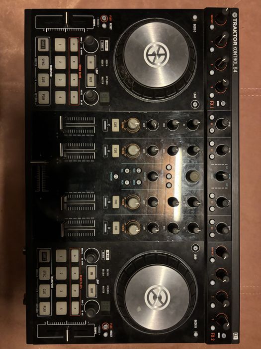 Consola Traktor Kontrol S4
