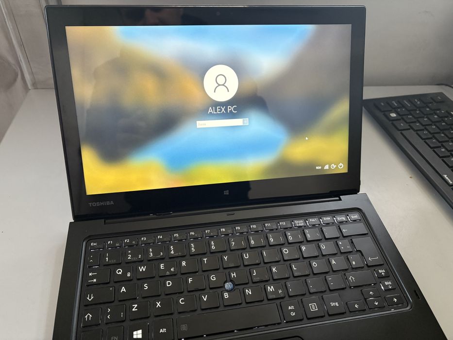 Toshiba Z20t-C 2in1  IntelCore M7-6Y75/8GB/120SSD/12.5FHD Touch