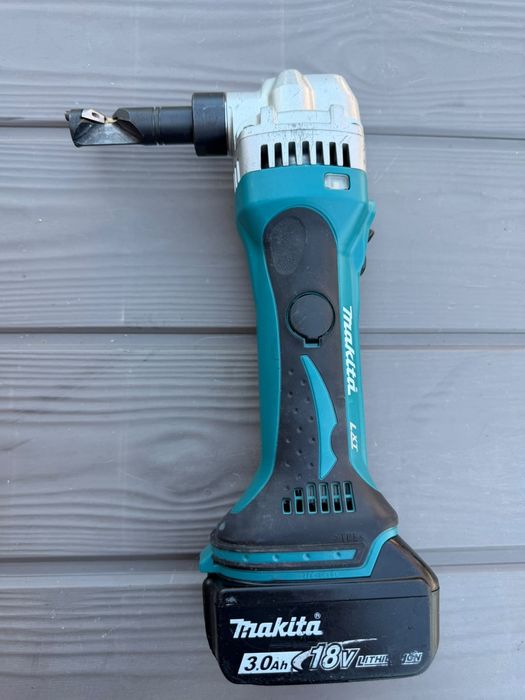 Makita foarfeca de tabla pe acumulator
