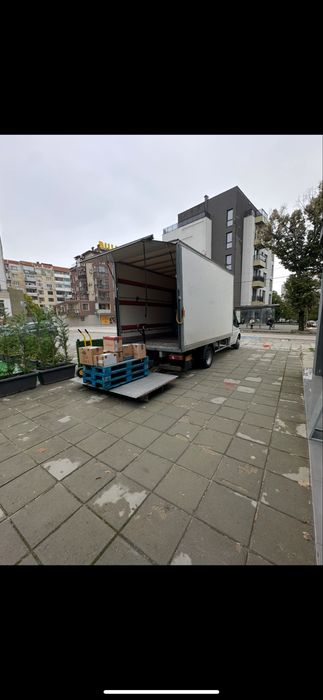 Предлагаме товарни буса под наем с падащ борд