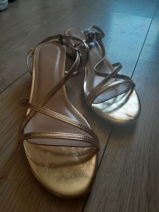 Дамски сандали златисти