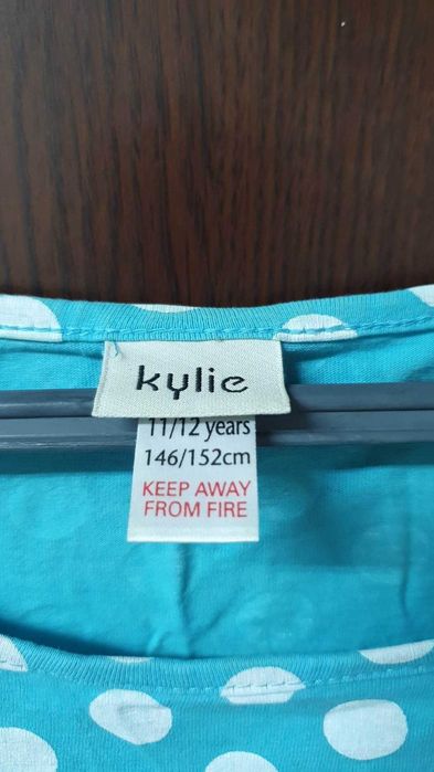 Тениски различни