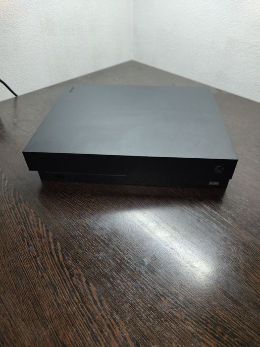 В продаже Xbox one x