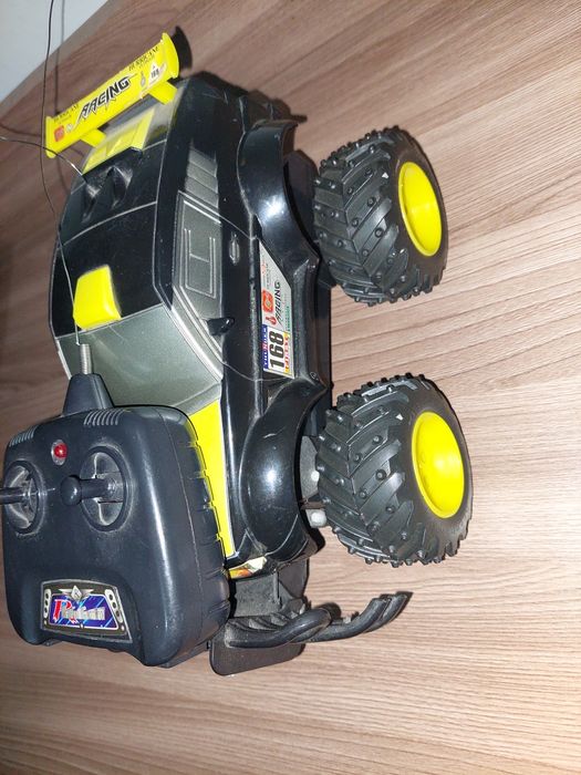 100 lei NEG. 2 masinute cu telecomanda