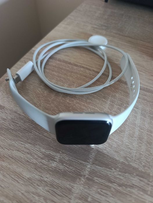 Продавам часовник Apple Watch SE
