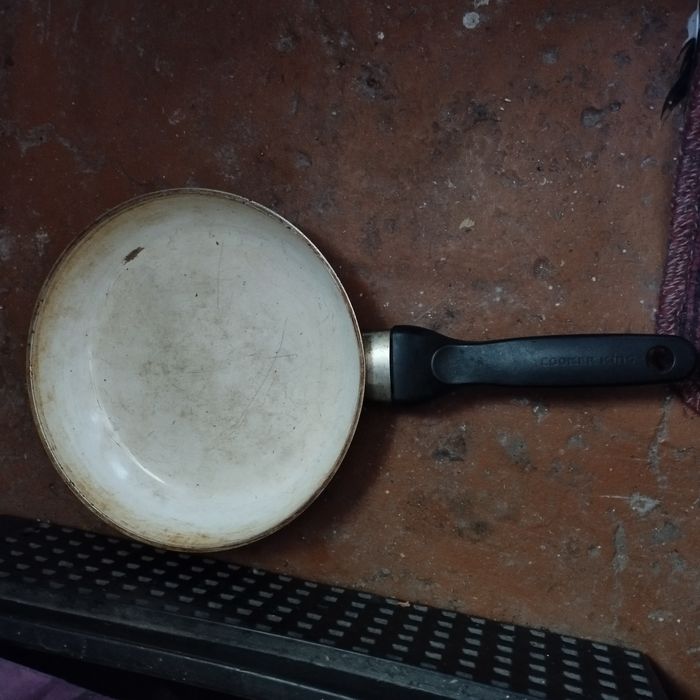 Сковородки разные .