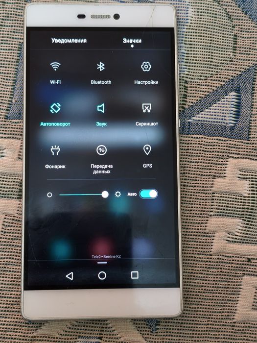 Продам смартфон Huawei P8
