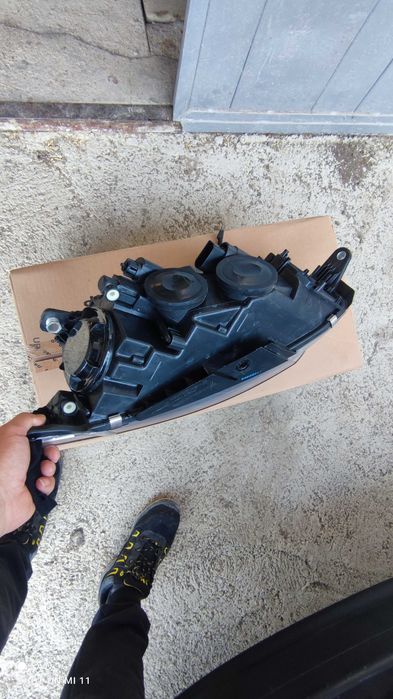 Промо цена за 80 Euro.Десен фар за Passat CC Нов