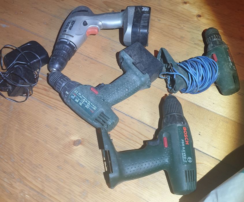 Lot mașini de înfiletat Bosch și Black and Decker cu alimentator