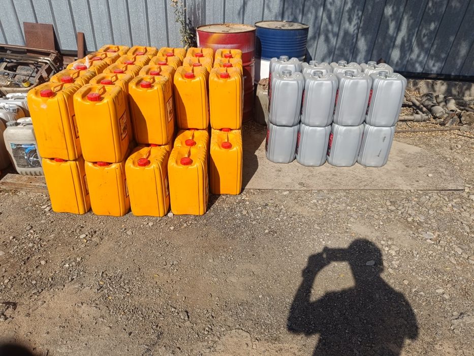 Канистры.       .