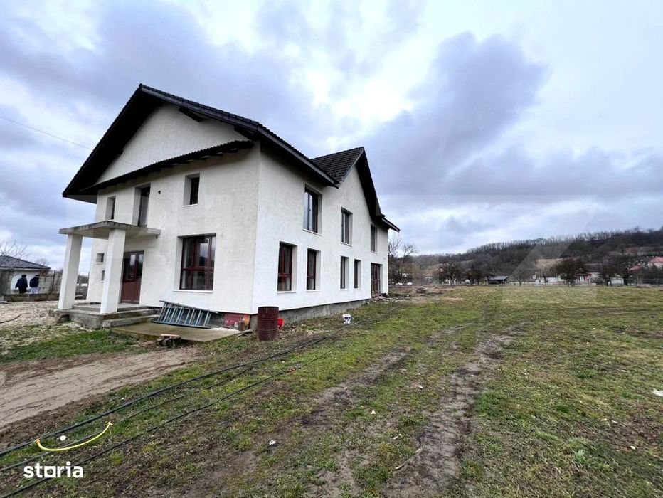 Pensiune in constructie cu potential turistic si teren generos. 420mp