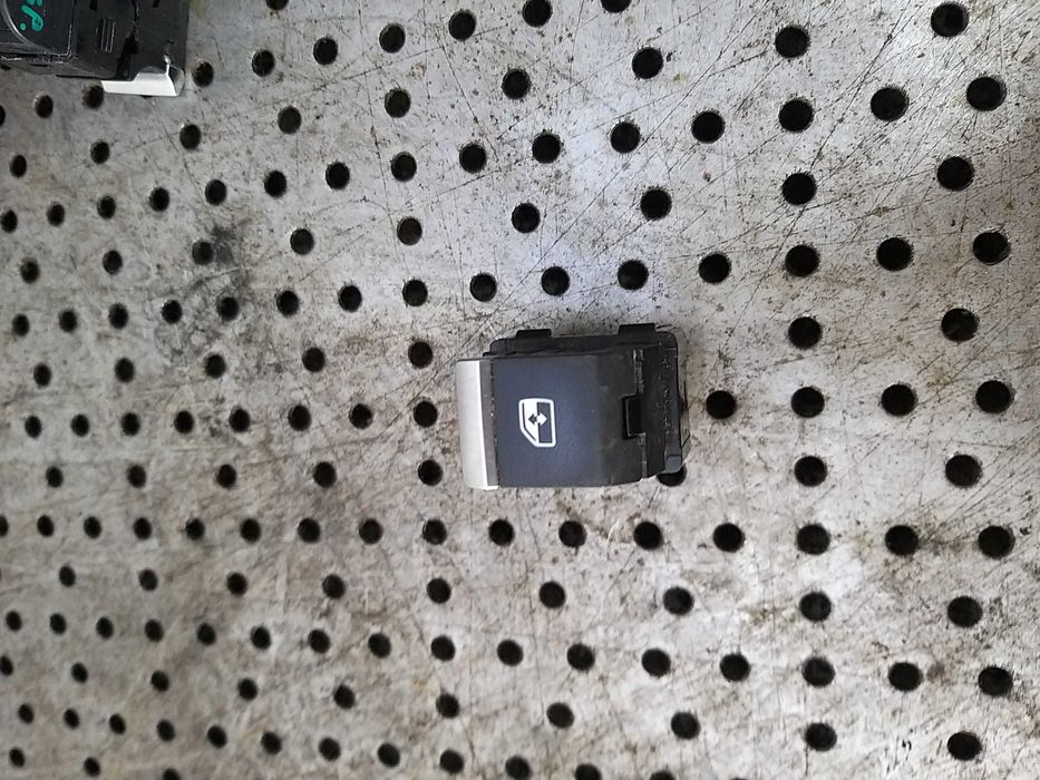 Buton geam electric dreapta fata audi a4 b9 8w break 4m0959855