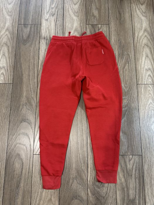 Vand pantaloni de trening