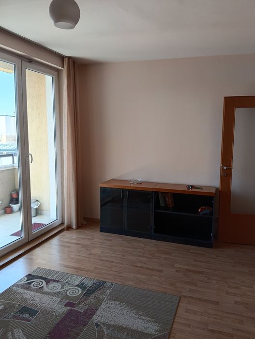 Давам двустаен апартамент в квартал Редута